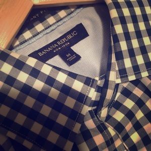 Banana Republic Grant Fit Shirt - Medium